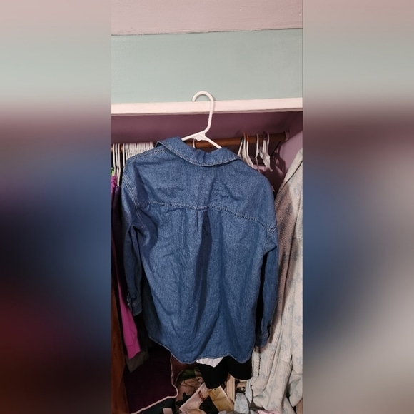 Universal Thread Women's Long Sleeve Oversized Button Down Shirt - Picture 3 of 6